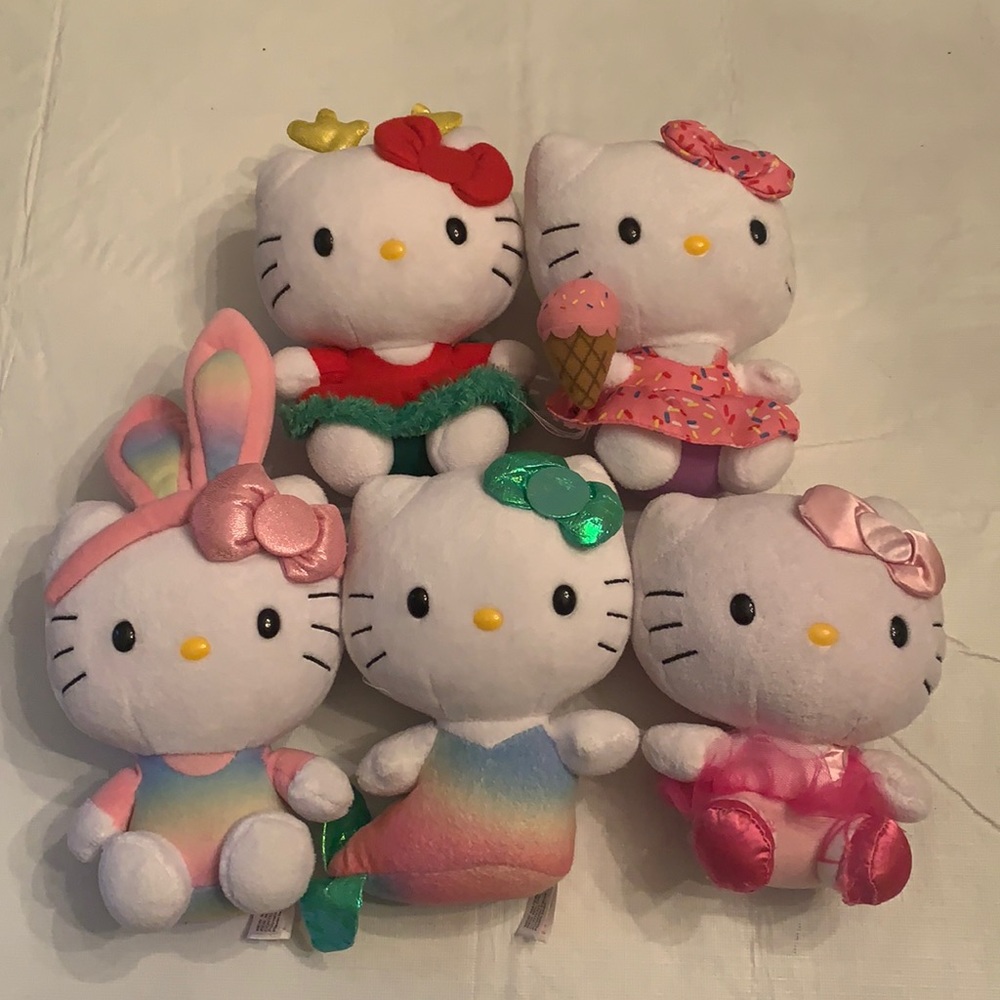 Bundle of 5 Hello Kitty Plush Animals.